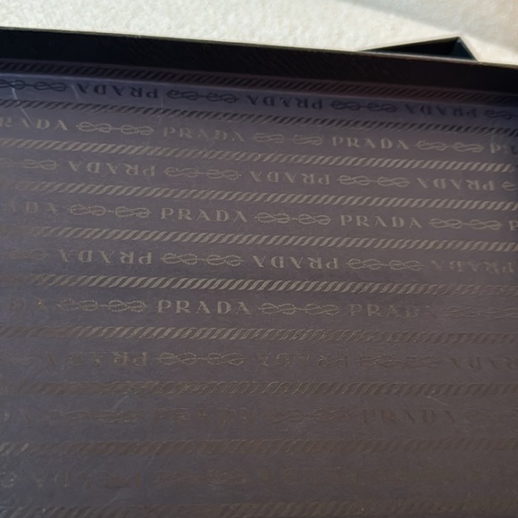 Prada - Picture 14 of 14